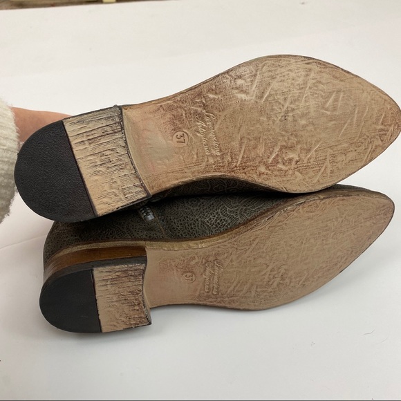 FIRENZE gray tooled leather ankle booties - Picture 5 of 7